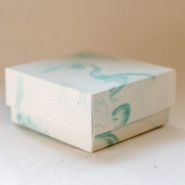 Egyszerű doboz – márványos tetővel (2. variáció)