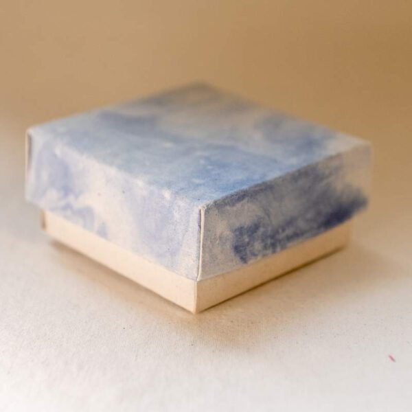 Alternative view of Egyszerű doboz – márványos tetővel (2. variáció)