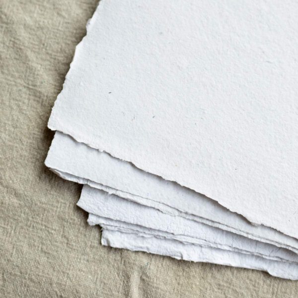 Egyszerű merített papírlapok