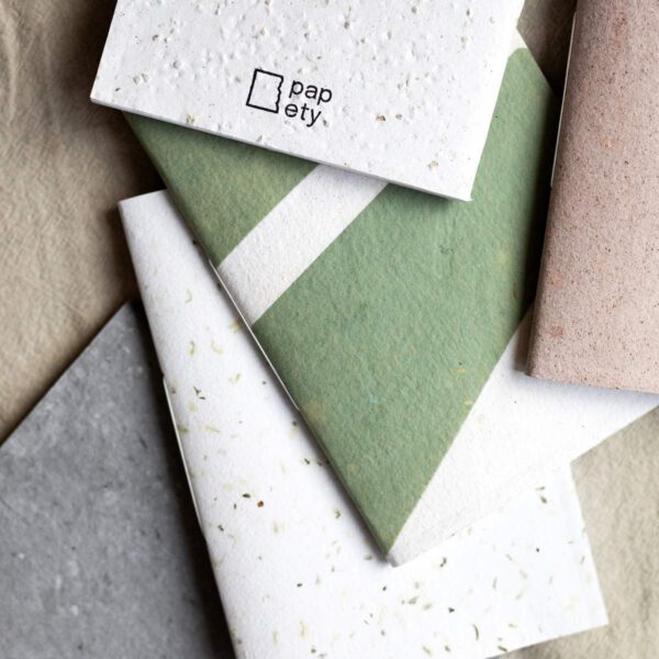 Egyszínű fűzött füzet