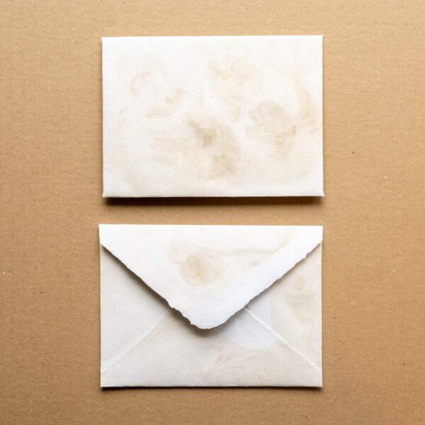 Márványos kisméretű boríték