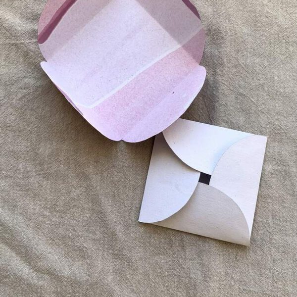 Alternative view of Négyzetes esküvői meghívó - hullámos merítés